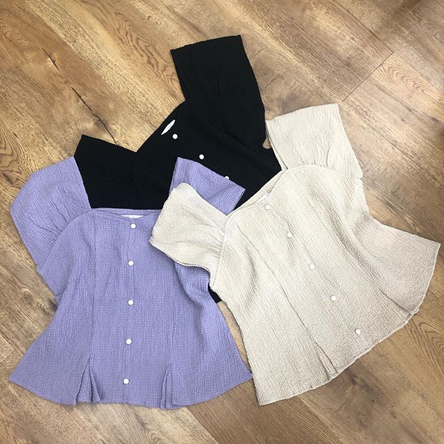 .【new arrival】.?RE941511B008Fボタンビスチェ▷¥2,300+tax(店舗入荷中).∥color∥ beige / purple / black..#retrogirl#newarrival#fashion#summer#tops#blouse#レトロガール#カジュアル#カジュアルアイテム#プチプラ#プチプラアイテム#プチプラファッション#プチプラコーデ#ブラウス#ビスチェブラウス#ビスチェ
