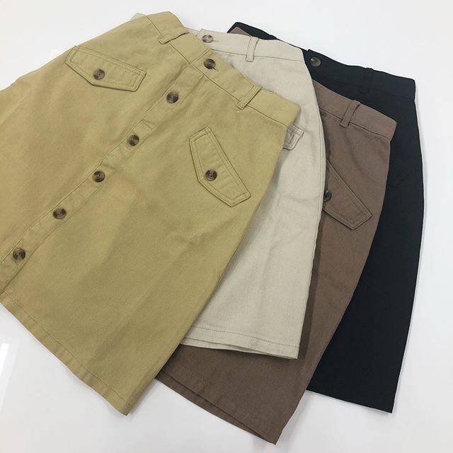 .【new arrival】.?RE980031B005FボタンミディSK▷¥2,300+tax(今日.明日店舗入荷).∥color∥beige / white / moca / black..#retrogirl#newarrival#fashion#summer#bottoms#レトロガール#カジュアル#カジュアルアイテム#プチプラ#プチプラアイテム#プチプラファッション#プチプラコーデ#スカート#ミディスカート#フロントボタンスカート