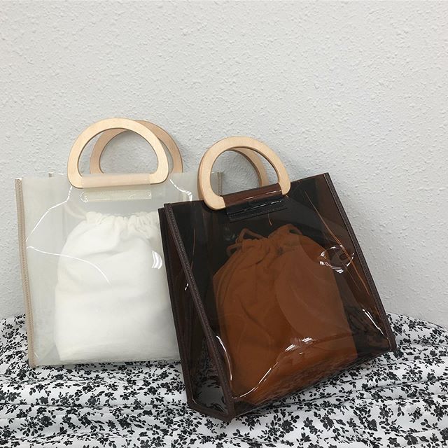 .【new arrival】.?RE9S0143B011ウッドハンドルBAG▷¥2,900+tax(店舗今週入荷予定).∥color∥white / brown..#retrogirl#casita#newarrival#bag#summer#カジュアル#カジュアルアイテム#プチプラ#プチプラアイテム#プチプラファッション#プチプラコーデ#クリアバッグ#ウッドハンドルバッグ