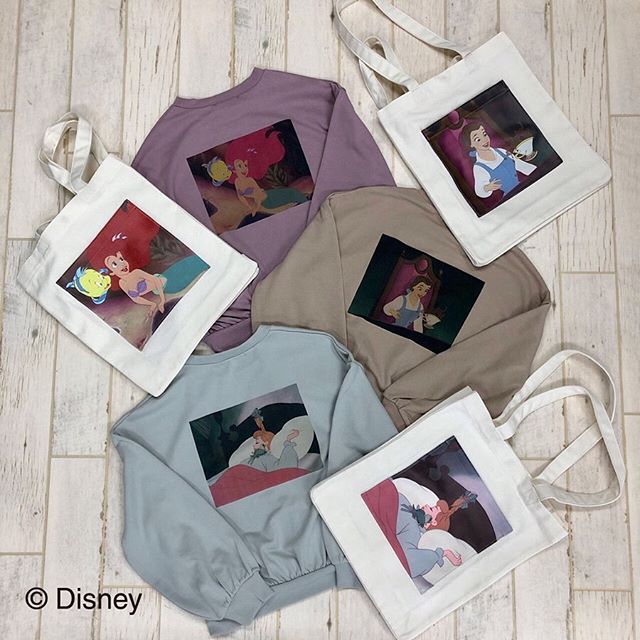 .【limited item】.明日8/16(金)からDisney Princess item新宿ミロード店 限定先行販売.?RF952411C001〈Disney Princess〉トレーナー▷¥2,900+tax.?RF952443C000〈Disney Princess〉トート▷¥1,900+tax.Ariel / Belle / Cinderella..◇対象商品お買い上げのお客様に限定ショッパープレゼント.◇対象商品¥3,000円以上お買い上げで先着でポストカードプレゼント.ぜひ新宿ミロード店へ足をお運び下さいませ..#retrogirl #retrogirl_official #casita_official#Disney #Ariel #Belle #Cinderella#Disney_princess #sweetcloset#アリエル #ベル #シンデレラ#ディズニー #新宿ミロード