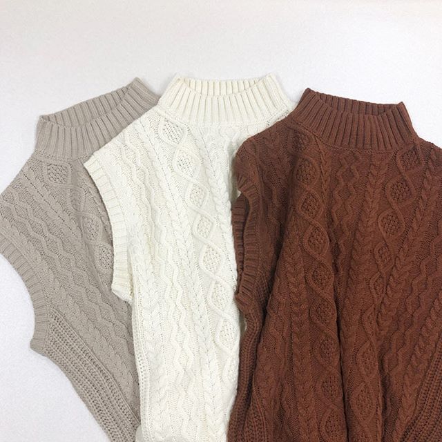 .【new arrival】.?RW980012C016 HNケーブルニットベスト▷¥2,900+tax(店舗入荷中).∥color∥beige / white / brown..#retrogirl#newarrival#fashion#Autumn#knitvest#レトロガール#カジュアル#カジュアルアイテム#プチプラ#プチプラアイテム#プチプラファッション#プチプラコーデ#ニットベスト#ケーブルニットベスト