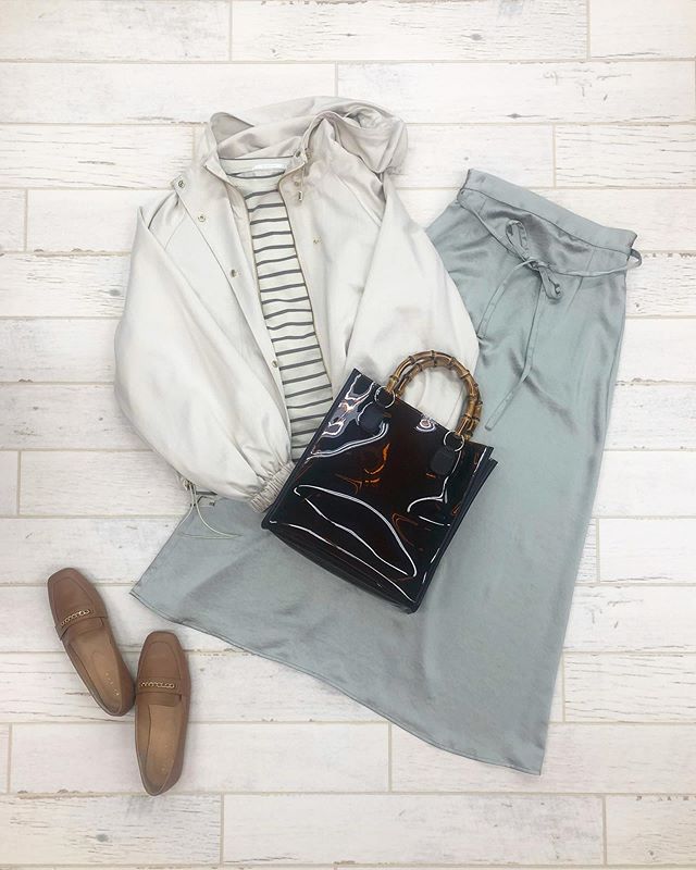 .【recommend styling】.?RP058221D001 マウンテンパーカー▷¥3,900+tax.?RP054011A002 シルケットBig Tee▷¥1,900+tax.?RP080031A004 サテンAラインSK▷¥2,900+tax.?RP055242A001 チェーンローファー▷¥2,300+tax.?RP0S0143D000 バンブーハンドルBAG▷¥2,900+tax..#retrogirl#retrogirl2020ss#retrogirl2020spring#springfashion#レトロガール#カジュアル#カジュアルアイテム#プチプラ#プチプラアイテム#プチプラファッション#プチプラコーデ#マウンテンパーカーコーデ#マウンテンパーカー#ボーダートップス#サテンスカート#クリアバッグ#ローファー