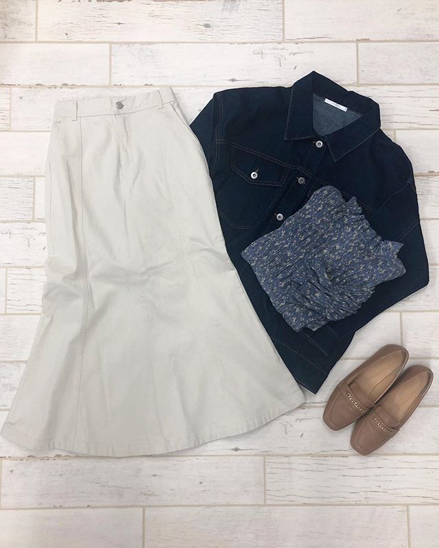 .【recommend styling】.?RP034821D001 デニムbig Ｇジャン▷¥3,900+tax.?RP056223D002 ワッシャープリーツBL▷¥2,500+tax.?RP080031A002 コットンマーメイドSK▷¥2,900+tax.?RP055242A001 チェーンローファー▷¥2,300+tax..#retrogirl#retrogirl2020ss#retrogirl2020spring#springfashion#レトロガール#カジュアル#カジュアルアイテム#プチプラ#プチプラアイテム#プチプラファッション#プチプラコーデ#gジャンコーデ#デニムgジャン#プリーツブラウス#マーメイドスカート#ローファー