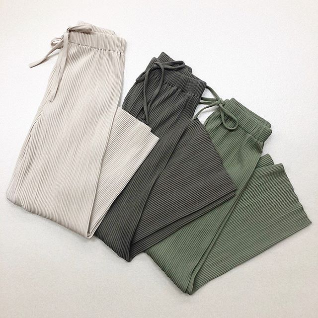 .【new arrival】.?RP0S0C32B000 リブラフPT▷¥1,900+tax(店舗入荷中).∥color∥ivory / gray / green.model:158cm..#retrogirl#newarrival#fashion#springfashion#レトロガール#カジュアル#カジュアルアイテム#プチプラ#プチプラアイテム#プチプラファッション#プチプラコーデ#ラフパンツコーデ#ラフパンツ#リブラフパンツ