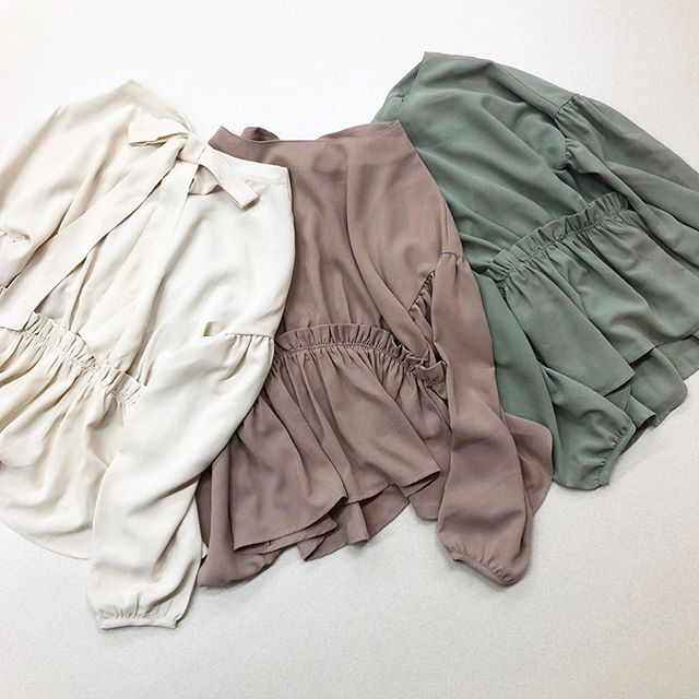 .【new arrival】.?RP054823A001 BリボンギャザーBL▷¥2,500+tax(店舗入荷中).∥color∥ivory / pink / green..#retrogirl#newarrival#fashion#springfashion#blouse#レトロガール#カジュアル#カジュアルアイテム#プチプラ#プチプラアイテム#プチプラファッション#プチプラコーデ#ブラウスコーデ#バックリボンブラウス