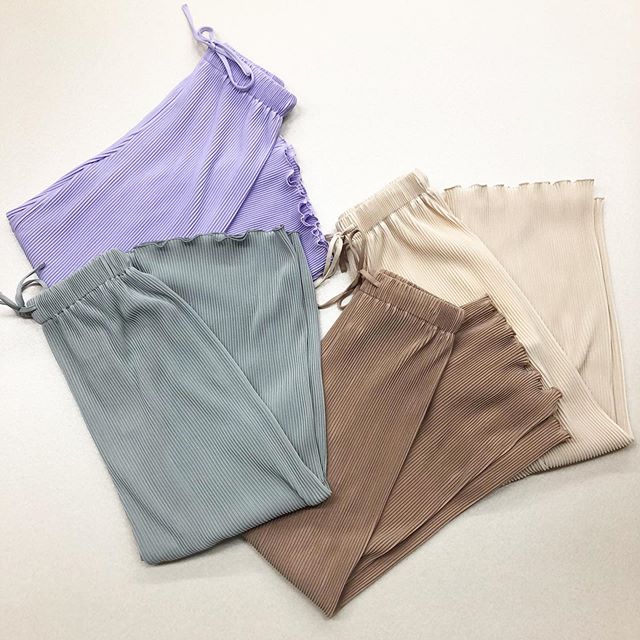 .【Re stock】.?RP0P0132A003 プリーツラフPT▷¥2,300+tax(店舗再入荷).∥color∥ivory / beige / purple / blue.model:158cm..#retrogirl#newarrival#fashion#springfashion#レトロガール#カジュアル#カジュアルアイテム#プチプラ#プチプラアイテム#プチプラファッション#プチプラコーデ#プリーツパンツコーデ#ラフパンツ#プリーツパンツ#ラフパンツ
