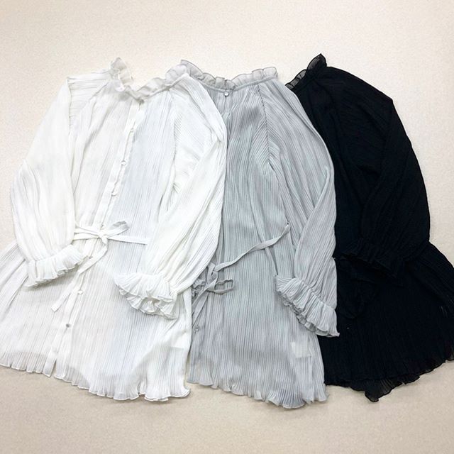 .【new arrival】﻿?RS037553G000 プリーツチュニックBL▷¥2,900+tax(今週店舗入荷)﻿∥color∥white / gray / black﻿#retrogirl#retrogirl2020ss#レトロガール#レトロガールコーデ#プチプラ#プチプラコーデ#プリーツブラウス#ブラウスコーデ