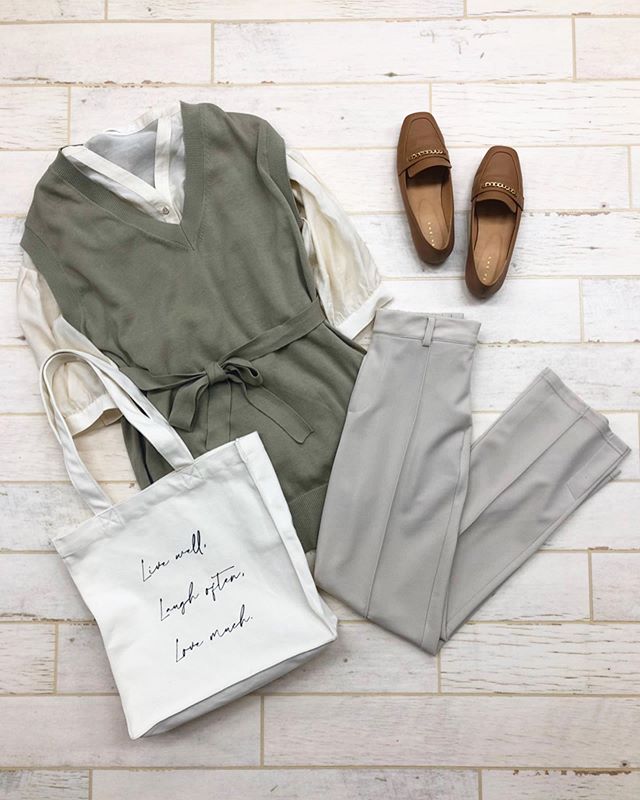 .【recommend styling】﻿?RM080012T002 バックスリットベスト▷¥2,500+tax﻿?RM080023T001 シアードロストスキッパーSH▷¥2,900+tax﻿﻿ ?RP0P0132A002 春セミフレアPT▷¥2,300+tax﻿?RP055242A001 チェーンローファー▷¥2,300+tax ﻿ ﻿﻿﻿?RS056043B000 ロゴトートBAG▷¥1,900+tax(来週入荷予定)﻿model:157cm﻿ ﻿#retrogirl#retrogirl2020ss#レトロガール#レトロガールコーデ#プチプラ#プチプラコーデ#セミフレアパンツ#セミフレアパンツコーデ