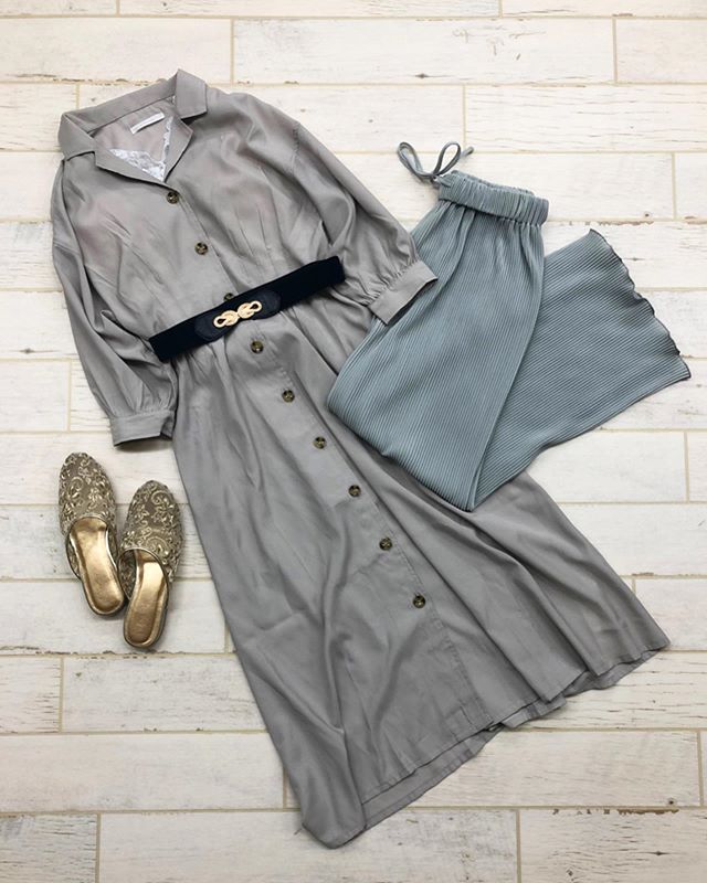 .【recommend styling】﻿?RP056622K002 BシャーリングガウンOP▷¥3,900+tax﻿?RP0P0111D002 レースキャミ▷¥1,300+tax﻿﻿ ?RP0P0132A003 プリーツラフPT▷¥2,300+tax﻿?RS0S1242T000 チュールミュール▷¥2,900+tax ﻿ ﻿﻿﻿?RP0S0141T000 アンティーク太ゴムベルト▷¥1,300+tax ﻿model:157cm﻿ ﻿#retrogirl#retrogirl2020ss#レトロガール#レトロガールコーデ#プチプラ#プチプラコーデ#ガウンワンピース#ガウンワンピースコーデ