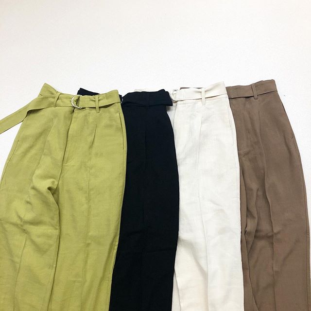 .﻿【new arrival】﻿﻿?RS080032B003麻レーヨンテーパードPT﻿▷¥2,900+tax﻿(店舗.オンライン入荷中)﻿﻿∥color∥﻿yellow / black / white / brown﻿﻿model:157cm﻿﻿﻿﻿#retrogirl#retrogirl2020ss﻿#レトロガール#レトロガールコーデ﻿#テーパードパンツ#レーヨンパンツ#カラーパンツ