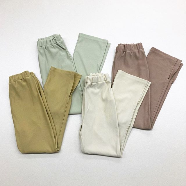 .﻿【new arrival】﻿﻿?RS034832B000リブフレアPT﻿▷¥2,300+tax﻿(今日.明日店舗入荷　オンライン近日入荷予定)﻿﻿∥color∥﻿yellow / green / white / brown﻿﻿model:157cm﻿﻿﻿﻿#retrogirl#retrogirl2020ss﻿#レトロガール#レトロガールコーデ﻿#カラーパンツ#フレアパンツ#リブパンツ