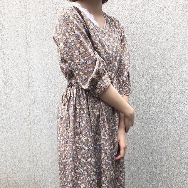 .﻿【new arrival】﻿﻿?RS056222G006サイドリボンOP▷¥2,900+tax﻿(今日.明日店舗入荷　オンライン近日入荷)﻿﻿∥color∥﻿flower / green / L-blue﻿model:157cm﻿﻿﻿#retrogirl#retrogirl2020ss﻿#レトロガール#レトロガールコーデ﻿﻿#サイドリボンワンピース#花柄ワンピース