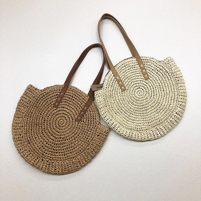 .﻿【new arrival】﻿﻿?RS056443N000﻿ ペーパートート﻿▷¥2,900+tax(店舗入荷中  オンライン近日入荷)﻿﻿∥color∥﻿beige / brown﻿﻿#retrogirl#retrogirl2020ss﻿#レトロガール#レトロガールコーデ﻿﻿#ペーパーバッグ#トートバッグ
