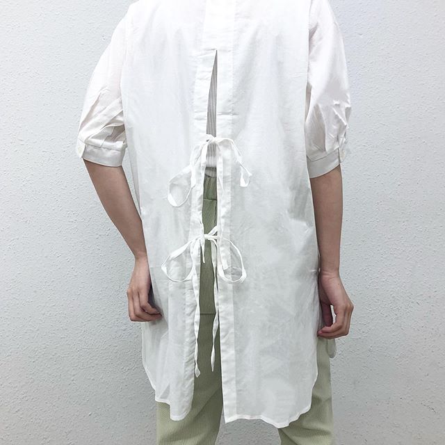 .﻿【new arrival】﻿﻿?RS080023T012Bリボンスリット半袖BL﻿▷¥2,900+tax﻿(店舗今週入荷　オンライン近日入荷)﻿﻿∥color∥﻿yellow / white / blue﻿﻿﻿#retrogirl#retrogirl2020ss﻿#レトロガール#レトロガールコーデ﻿#バックリボンブラウス#バックリボンシャツ