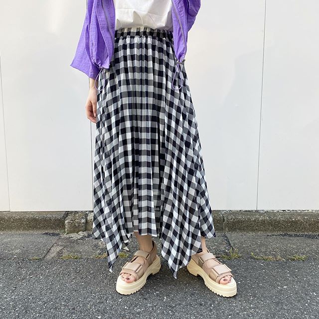 .﻿【new arrival】﻿﻿?RS056231G101イレヘムプリーツSK▷¥2,900+tax﻿(今日.明日店舗入荷  オンライン入荷中)﻿﻿∥color∥﻿gingham ( black / beige ) white / blue﻿﻿model:157cm﻿﻿﻿﻿#retrogirl#retrogirl2020ss﻿#レトロガール#レトロガールコーデ﻿#イレヘムスカート#プリーツスカート#ギンガムチェックスカート