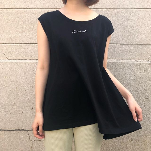 .﻿【new arrival】﻿﻿🏷RM054011T101バックスリットロゴTee﻿▷¥1,900+tax﻿(今週店舗入荷　オンライン近日入荷)﻿﻿∥color∥﻿red / white / black﻿﻿﻿#retrogirl_style#retrogirl2020ss﻿#レトロガール#レトロガールコーデ﻿#バックスリットtシャツ#ロゴtシャツ