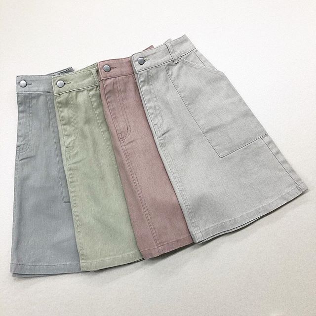 .﻿【new arrival】﻿﻿?RS034831B001ミディカラーSK▷¥2,300+tax﻿(今週店舗入荷  オンライン入荷中)﻿﻿∥color∥﻿ivory / pink / green / gray﻿﻿model:157cm﻿﻿﻿﻿#retrogirl_style#retrogirl2020ss﻿#レトロガール#レトロガールコーデ﻿#カラースカート#ミディスカート