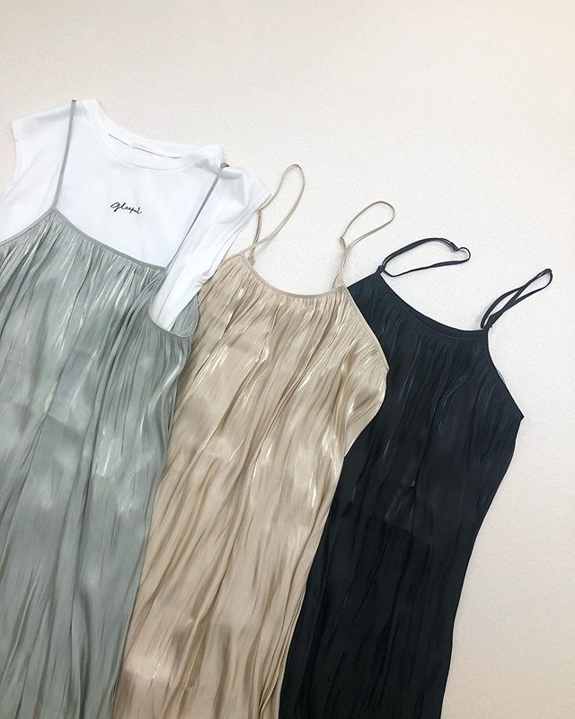 .﻿【new arrival】﻿﻿?RM056622T005﻿リバーシブルキャミOP﻿▷¥3,500+tax﻿(今週店舗入荷　オンライン入荷中)﻿﻿∥color∥﻿green / beige / black﻿﻿リバーシブルで着て頂けます﻿﻿model:157cm﻿﻿﻿#retrogirl_style#retrogirl2020ss﻿#レトロガール#レトロガールコーデ﻿#リバーシブルワンピース#キャミワンピース