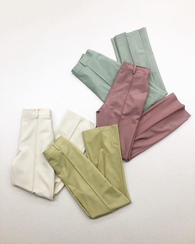 .﻿【re stock】﻿﻿人気アイテム今週再入荷致します﻿﻿?RM037532B002﻿T/RライクセミフレアPT﻿▷¥2,300+tax﻿(今週店舗再入荷  オンライン入荷中)﻿﻿∥color∥﻿green / yellow / white / pink﻿﻿﻿model:158cm﻿﻿﻿#retrogirl_style#retrogirl2020ss﻿#レトロガール#レトロガールコーデ﻿#セミフレアパンツ#カラーパンツ