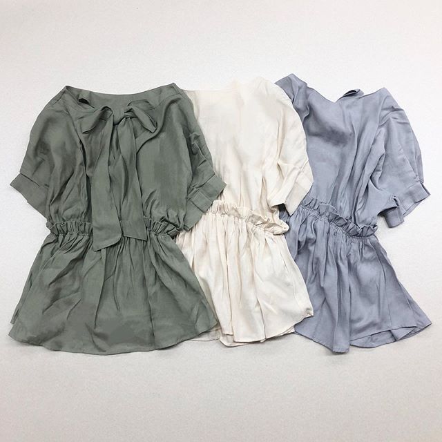 .﻿【new arrival】﻿﻿?RS054823G001Bリボンギャザー半袖BL▷¥2,500+tax﻿(今週店舗入荷　オンライン近日入荷予定)﻿﻿∥color∥﻿green / white / gray﻿﻿﻿#retrogirl_style#retrogirl2020ss﻿#レトロガール#レトロガールコーデ﻿#ギャザーブラウス#バックリボンブラウス