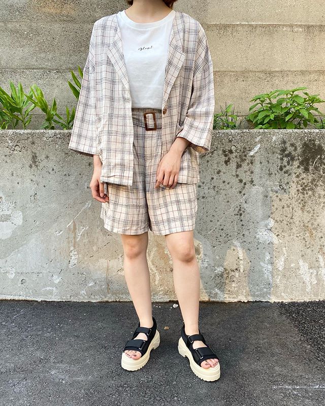 .﻿【new arrival】﻿﻿麻レーヨンSPTとSET UPで着て頂けます﻿﻿?RS080021T001﻿麻レーヨンノーカラーJK﻿▷¥2,900+tax﻿(店舗今週入荷  オンライン入荷中)﻿﻿∥color∥﻿check / ivory / green / brown﻿﻿﻿﻿#retrogirl_style#retrogirl2020ss﻿#レトロガール#レトロガールコーデ﻿#ノーカラージャケット#セットアップ