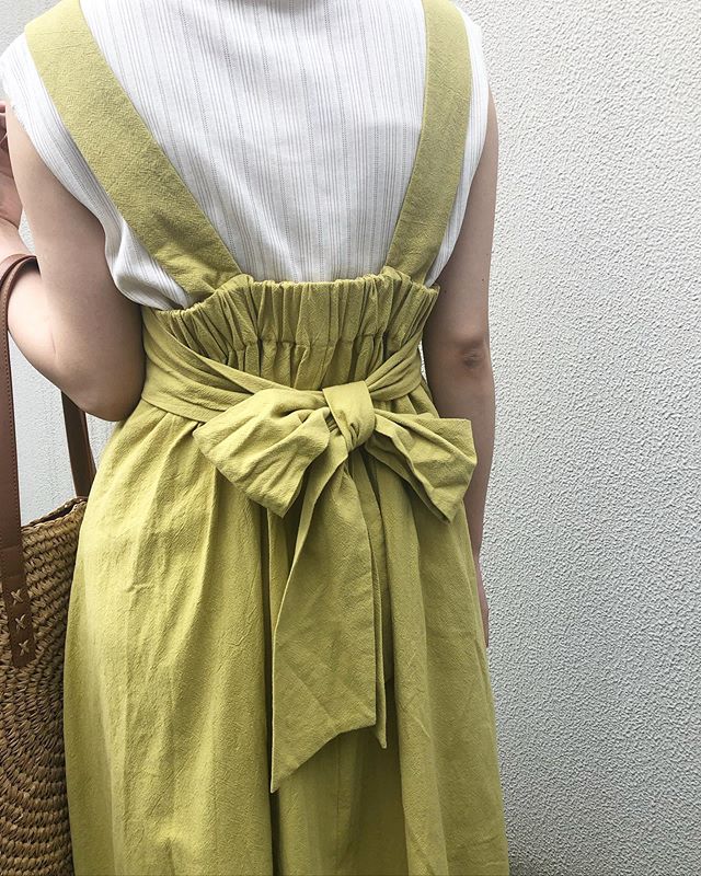 .﻿【new arrival】﻿﻿﻿?RS056222G007ビックリボンOP﻿▷¥3,900+tax﻿(今週店舗入荷  オンライン近日入荷予定)﻿﻿∥color∥﻿yellow / brown / green﻿﻿model:157cm﻿﻿#retrogirl_style#retrogirl2020ss﻿#レトロガール#レトロガールコーデ﻿#バックリボンワンピース#カラーワンピース