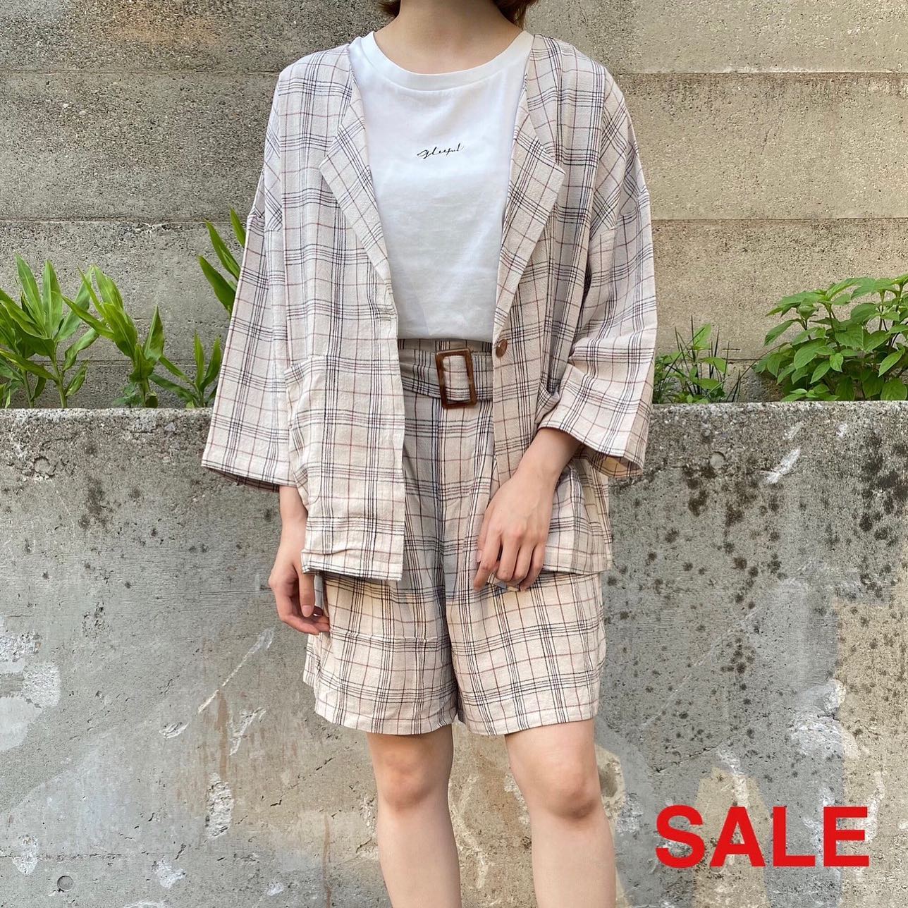 .﻿【 SALE ︎ more price down 】﻿﻿各店舗でさらにprice down !!﻿おまとめ買いもお買い得です ﻿﻿?RS054011B008シルケットロゴノースリ▷¥1,700+tax→¥990+tax? ????RS080021T001麻レーヨンノーカラーJK▷¥2,900+tax → ¥1,900+tax﻿﻿?RS080032B002 麻レーヨンSPT﻿▷¥2,300+tax → ¥1,900+tax﻿ ﻿﻿※ それぞれ店舗のみのプライスになります﻿﻿﻿#retrogirl_sale#ロゴT#ロゴノースリT#ノーカラージャケット#ショーパン#セットアップ#セットアップコーデ