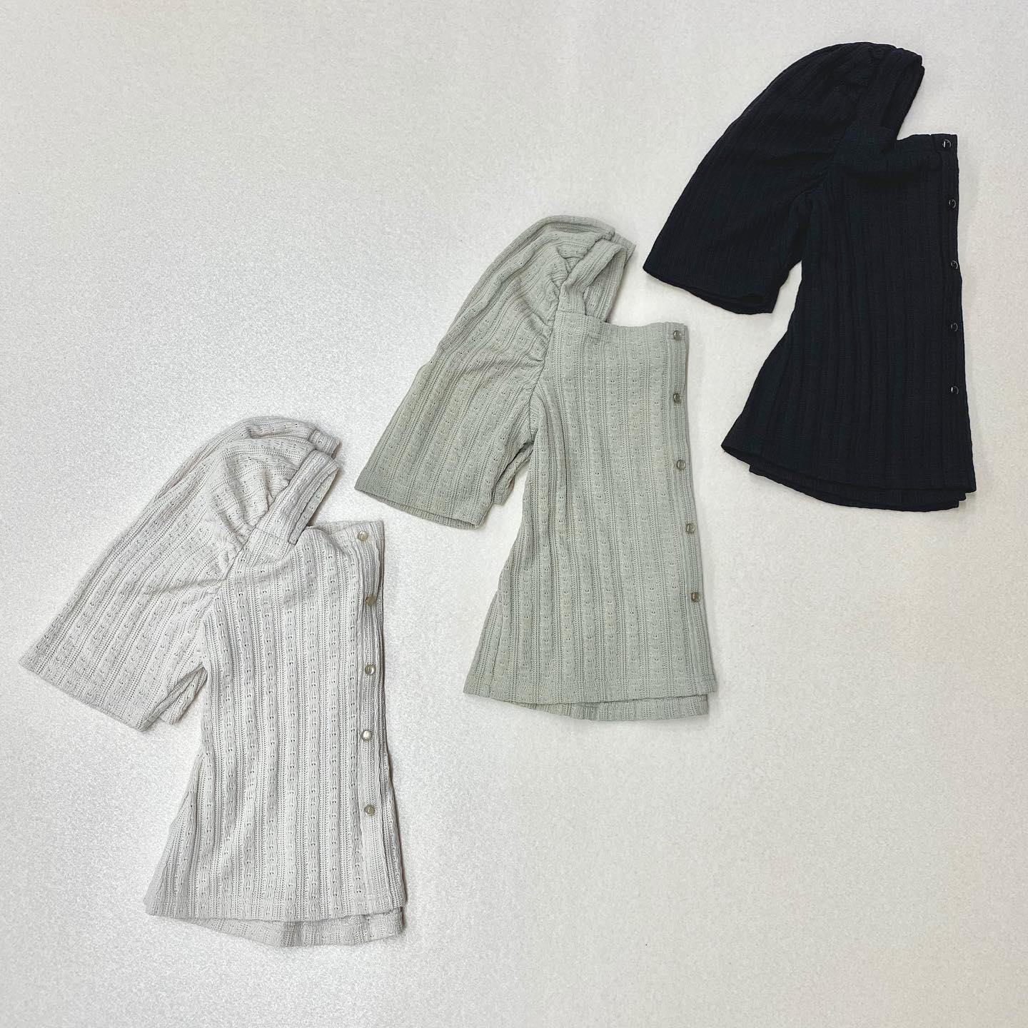 .【new arrival】﻿﻿﻿?RE027411G001ﾊﾟﾜｼｮﾙｼｬｰﾘﾝｸﾞCT▷¥2,300+tax﻿(店舗今週入荷.オンライン近日入荷予定)﻿﻿∥color∥﻿ white / L green / black ﻿#retrogirl_style#retrogirl2020aw#レトロガール#レトロガールコーデ#パワショル#シャーリング#シャーリングトップス