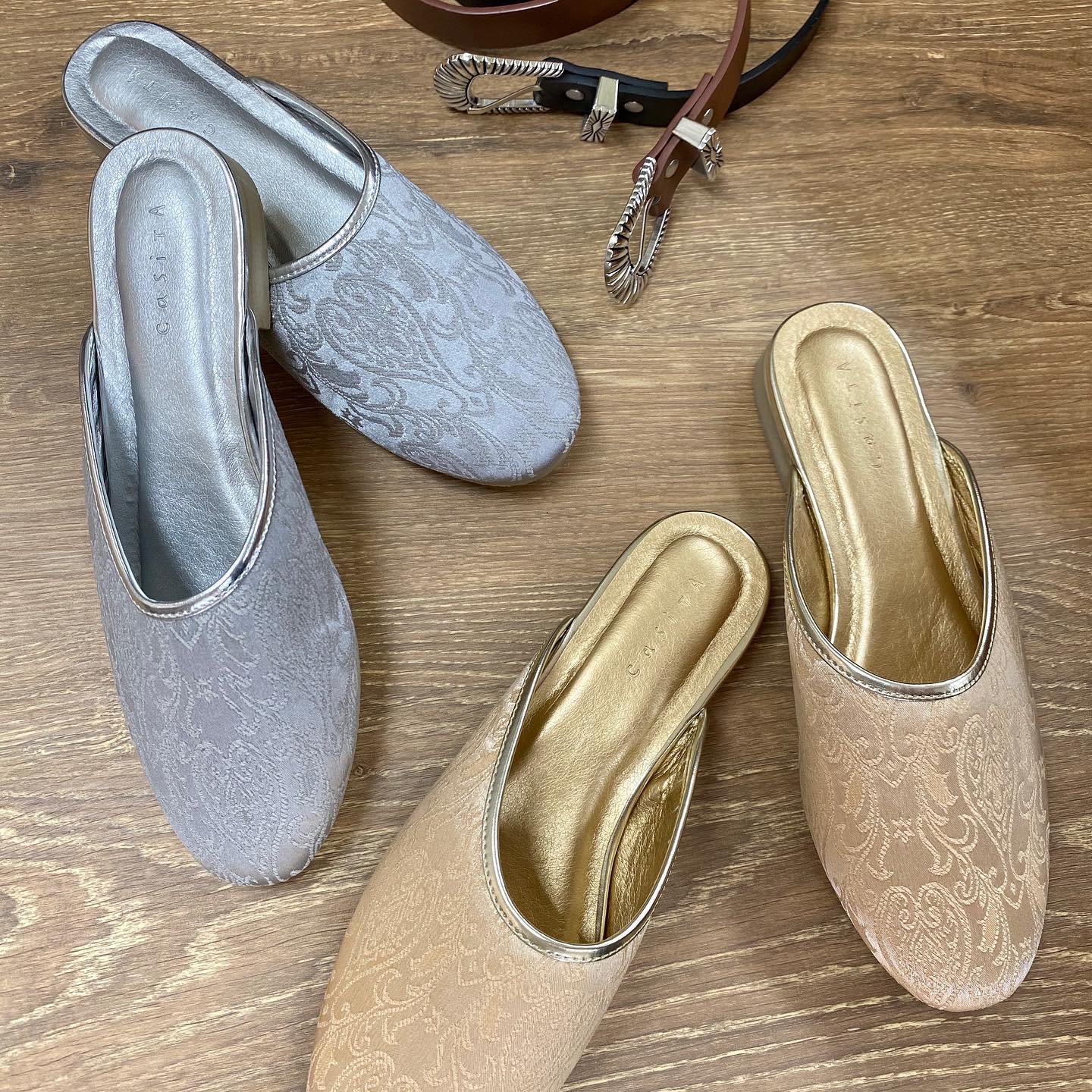 .【new arrival】﻿﻿﻿?RE051242T001刺繍ﾐｭｰﾙ▷¥2,900+tax﻿(店舗入荷中.オンライン近日入荷予定)﻿﻿∥color∥﻿ gold / silver ∥size∥M/L #retrogirl_ootd#レトロガール#レトロガールコーデ#トレンドファッション#プチプラコーデ#刺繍#ミュール#ミュールサンダル#秋シューズ#ベルト#秋ベルト#秋コーデ#秋小物