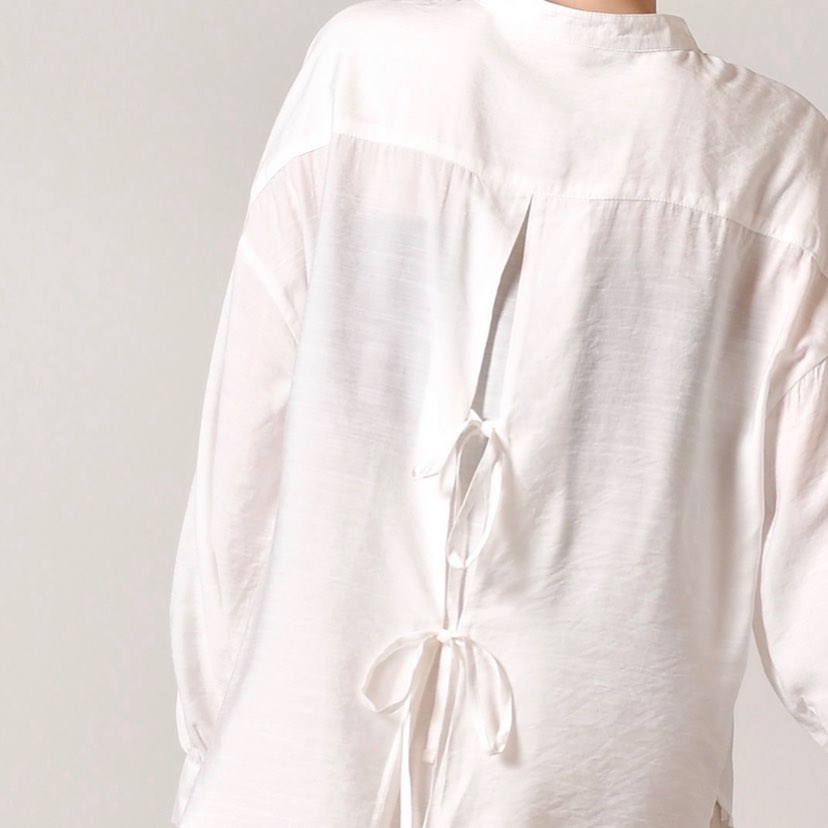 .【new arrival】﻿﻿﻿?RF056223T002ﾊﾞﾝﾄﾞｶﾗｰBﾘﾎﾞﾝｼｬﾂ▷¥1,900+tax﻿(店舗今週入荷.オンライン近日入荷予定)﻿﻿∥color∥﻿ white / L green / brown / black レトロガールらしいバックリボンシャツボトムはセミフレア系のPTやラフPTを合わせて ヌケ感見せして大人っぽく1900円とかなりお得商品です！！﻿#retrogirl_ootd#レトロガール#レトロガールコーデ#トレンドファッション#プチプラコーデ#バックリボン#バンドカラー#シャツコーデ#秋コーデ