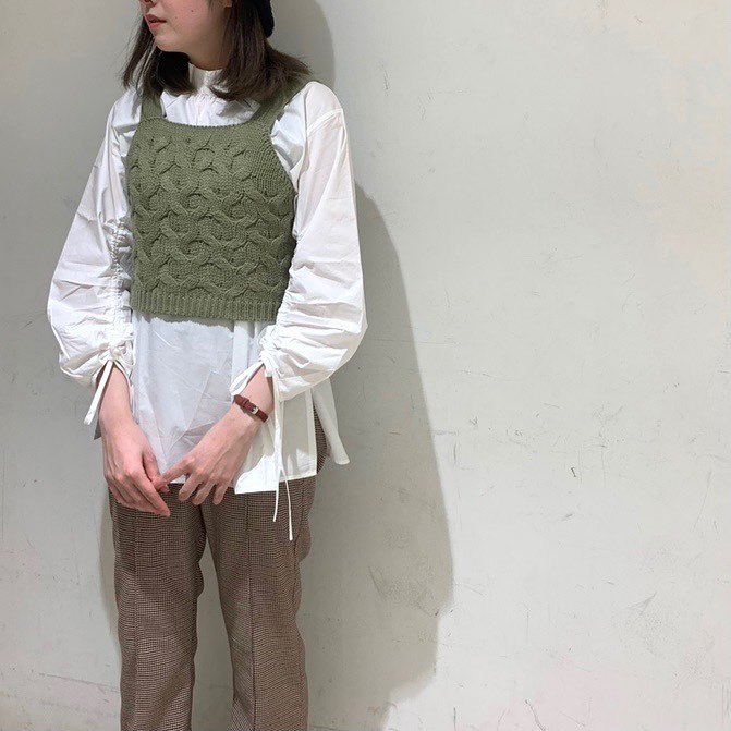 .【new arrival】﻿﻿﻿?RU037512T001 ｹｰﾌﾞﾙｷｬﾐSET▷¥3,900+tax﻿(店舗今週入荷.オンライン近日入荷予定)﻿﻿∥color∥﻿green / beige / brown  前回大人気だったｾｯﾄｱｲﾃﾑがﾌﾞﾗｳｽのかわいさはそのまま、ｷｬﾐﾆｯﾄが新ﾃﾞｻﾞｲﾝになって入荷！#retrogirl_ootd#レトロガール#レトロガールコーデ#トレンドファッション#プチプラコーデ#ケーブル #ケーブルキャミ #キャミニット#袖ボリュームブラウス #SETアイテム #セミフレアパンツ#秋コーデ