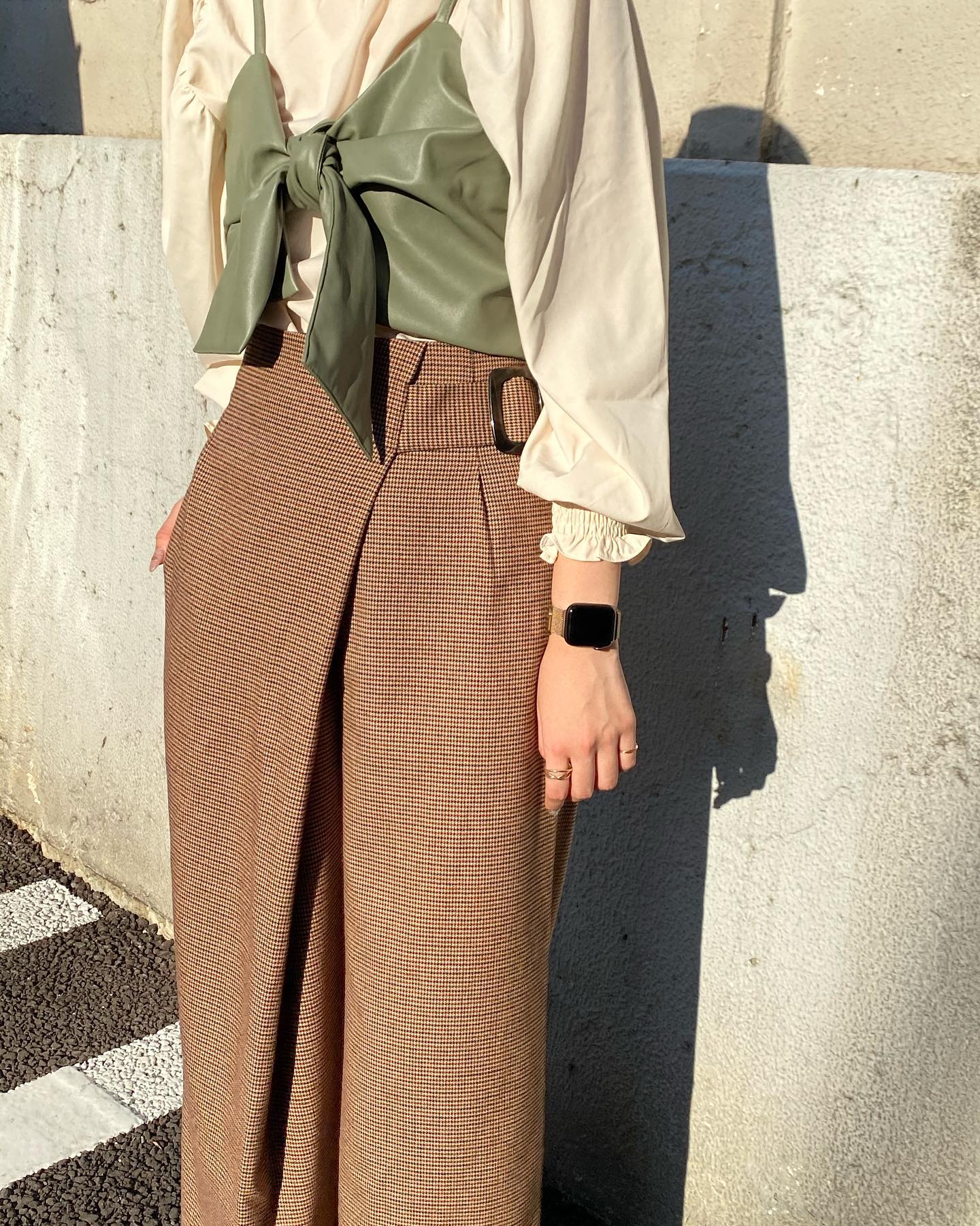 .【new arrival】﻿﻿﻿?RW056232T001 ﾗｯﾌﾟPT▷¥2,900+tax﻿(店舗今週入荷.オンライン近日入荷予定)﻿∥color∥﻿ L brown / D brown / check大きなﾊﾞｯｸﾙが特徴のﾗｯﾌﾟﾀｲﾌﾟのﾜｲﾄﾞﾊﾟﾝﾂﾊﾞｯｸﾙ部分でｳｴｽﾄの調節可能、ﾄｯﾌﾟｽをｲﾝするｺｰﾃﾞが◎#retrogirl_ootd#レトロガール #レトロガールコーデ#トレンドファッション #プチプラコーデ#ラップパンツ #ワイドパンツ#チェック #チェック柄パンツ#ビスチェ #レザー#秋コーデ