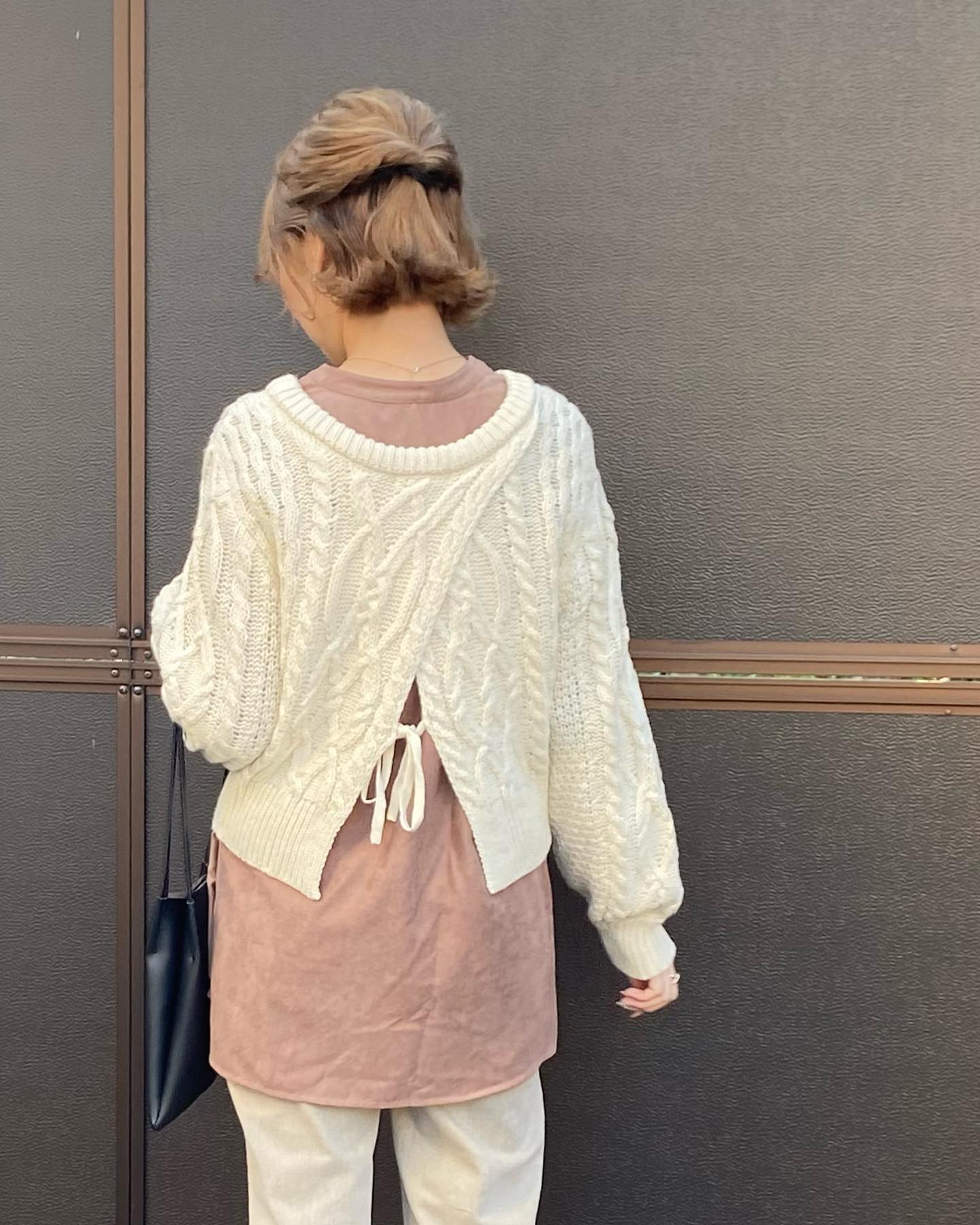 .【new arrival】﻿﻿﻿?RW056412T001  ﾊﾞｯｸｽﾘｯﾄｹｰﾌﾞﾙﾆｯﾄ▷¥2,900+tax﻿(店舗今週入荷.オンライン入荷近日入荷予定)﻿﻿∥color∥﻿ ivory / green / D brown大きく開いたｽﾘｯﾄも細ﾘﾎﾞﾝでﾚﾄﾛｶﾞｰﾙらしくﾁｭﾆｯｸ丈と重ねてきたい#retrogirl_ootd#レトロガール#レトロガールコーデ#トレンドファッション#プチプラコーデ#バックリボン #ケーブルニット#スリットニット #ニットコーデ#チュニック #レイヤードコーデ#ストレートパンツ#秋コーデ