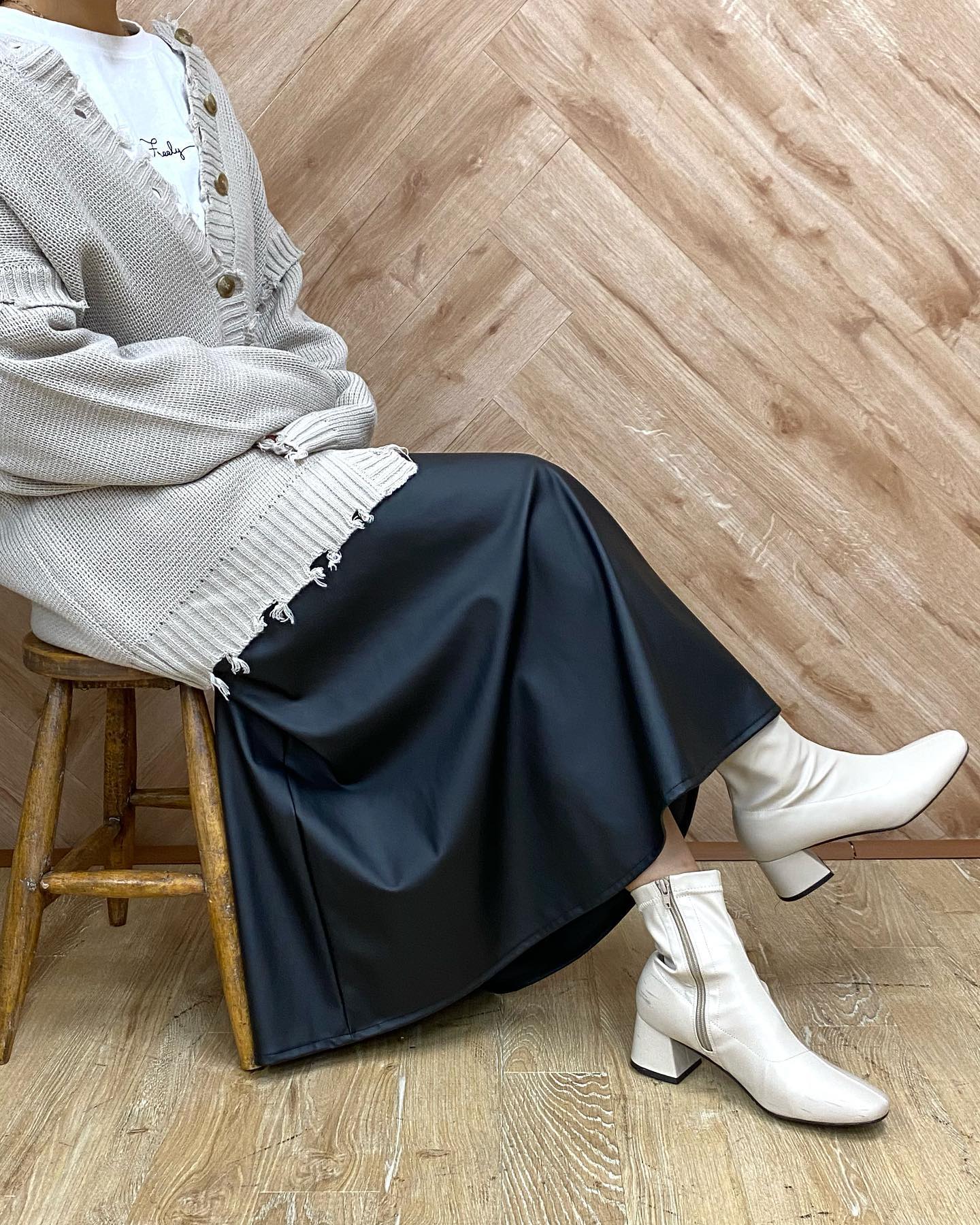 .【new arrival】﻿﻿﻿?RW056931N001 Fﾚｻﾞｰｽｶｰﾄ▷¥2,900+tax﻿(店舗今週入荷.オンライン近日入荷予定)﻿∥color∥﻿ green / brown / blackﾄﾚﾝﾄﾞのﾚｻﾞｰｽｶｰﾄ、ﾌﾚｱﾗｲﾝのものもご用意しました軽い生地で履きやすいです#retrogirl_ootd#レトロガール #レトロガールコーデ#トレンドファッション #プチプラコーデ#レザー #レザースカート #フレアスカート#ダメージニット #2WAYニット #ブーツ#秋コーデレトロガール　ルミネ立川店@harmy_fashions はなみ　161㎝