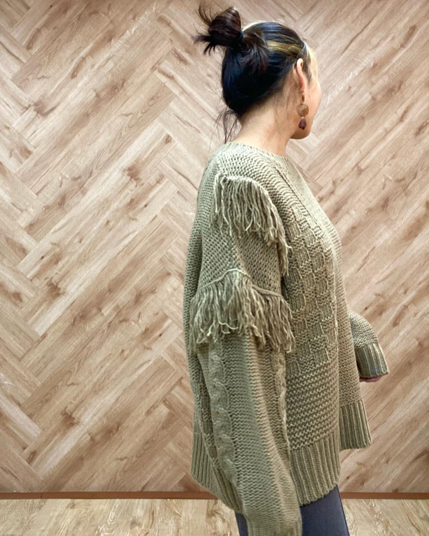 .【new arrival】﻿﻿?RW056412T002  柄編みﾌﾘﾝｼﾞﾆｯﾄ ▷¥3,500+tax(店舗今週入荷.ｵﾝﾗｲﾝ近日入荷予定)﻿∥color∥white / L brown / D brown予約受付していたﾌﾘﾝｼﾞﾆｯﾄﾄﾚﾝﾄﾞのﾌﾘﾝｼﾞ使いとﾊﾟｯﾁﾜｰｸが立体感のあるﾃﾞｻﾞｲﾝに一枚で大人高見えｺｰﾃﾞに #retrogirl_ootd#レトロガール#レトロガールコーデ#トレンドファッション#プチプラコーデ#フリンジ #フリンジニット #パッチワーク #ニットコーデ #冬コーデ