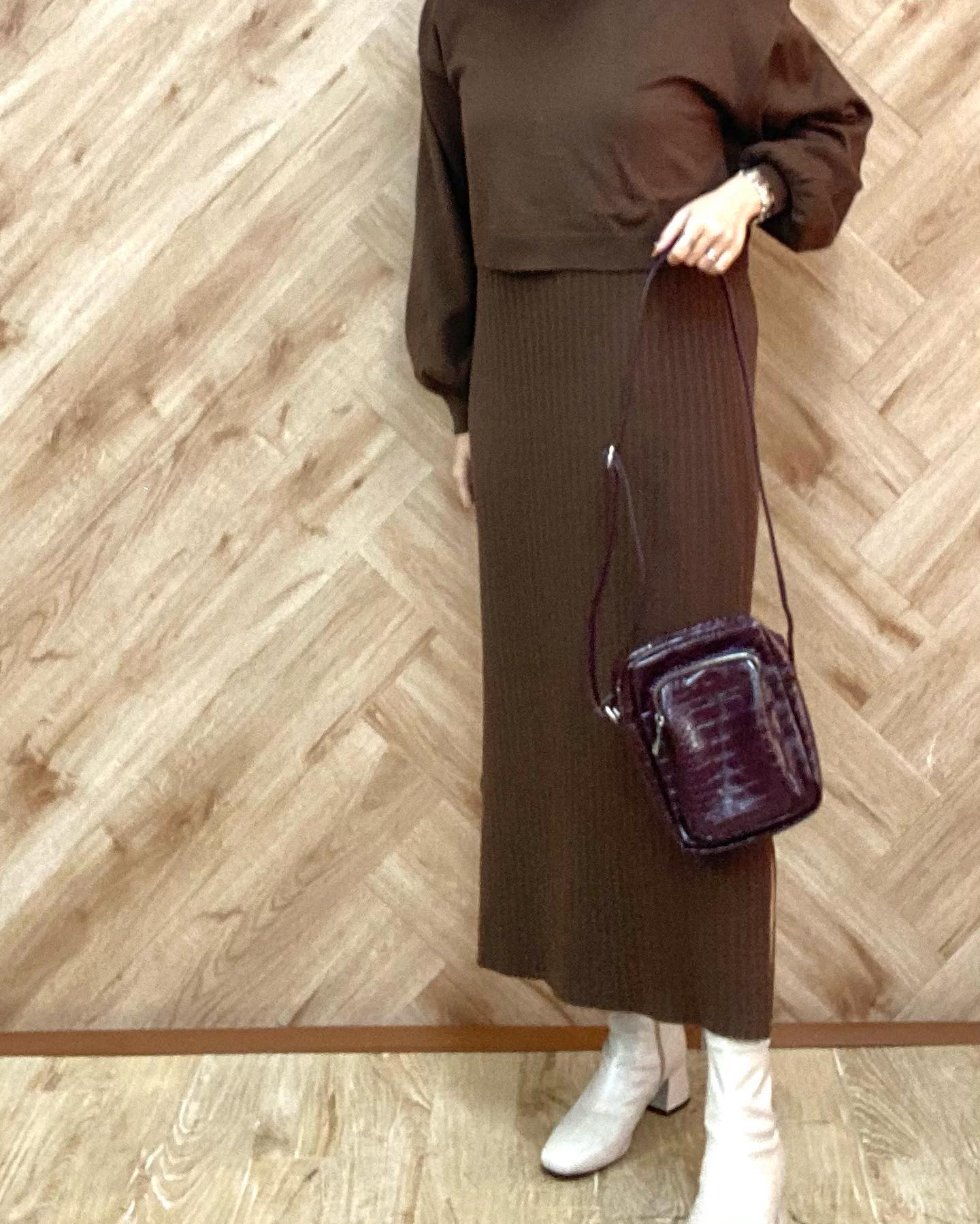 .【new arrival】﻿﻿﻿?RF046143B001 ｸﾛｺﾐﾆｼｮﾙﾀﾞｰ▷¥2,300+tax﻿(店舗今週入荷.オンライン近日入荷予定)﻿﻿∥color∥﻿D purple / D brown / black 外ﾎﾟｹｯﾄが嬉しい人気のｸﾛｺﾌﾞｰﾂとの合わせでｺｰﾃﾞにﾒﾘﾊﾘを#retrogirl_ootd#レトロガール#レトロガールコーデ#トレンドファッション#プチプラコーデ#クロコ #クロコダイルバッグ #ショルダーバッグ #パープルカラー #ニットワンピ #ブーツ