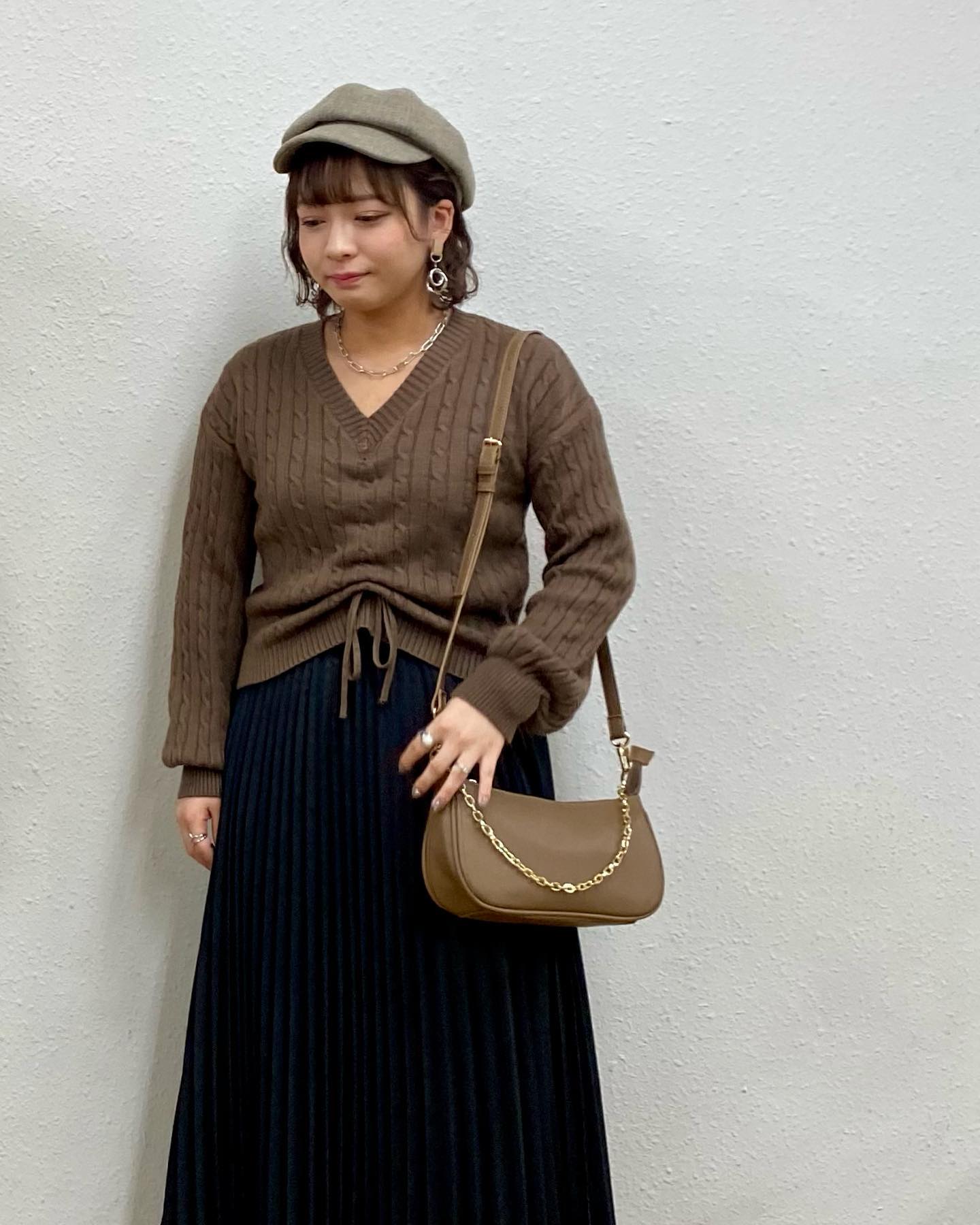 .【new arrival】﻿﻿?RW080012B005 ﾄﾞﾛｽﾄｹｰﾌﾞﾙﾆｯﾄ▷¥2,900+tax﻿(店舗今週入荷.オンライン近日入荷予定)﻿﻿∥color∥﻿ écru / purple / D brown夏から人気の縦にﾄﾞﾛｽﾄが入ったﾃﾞｻﾞｲﾝがｹｰﾌﾞﾙ編みになって入荷 #retrogirl_ootd#レトロガール#レトロガールコーデ#トレンドファッション#プチプラコーデ#ケーブル #ケーブルニット#プリーツスカート #チェーンバッグ #キャスケット#秋コーデ #冬コーデ錦糸町パルコ店 @retrogirl_kinshichoparco @mi___u._.u  みすず　150㎝