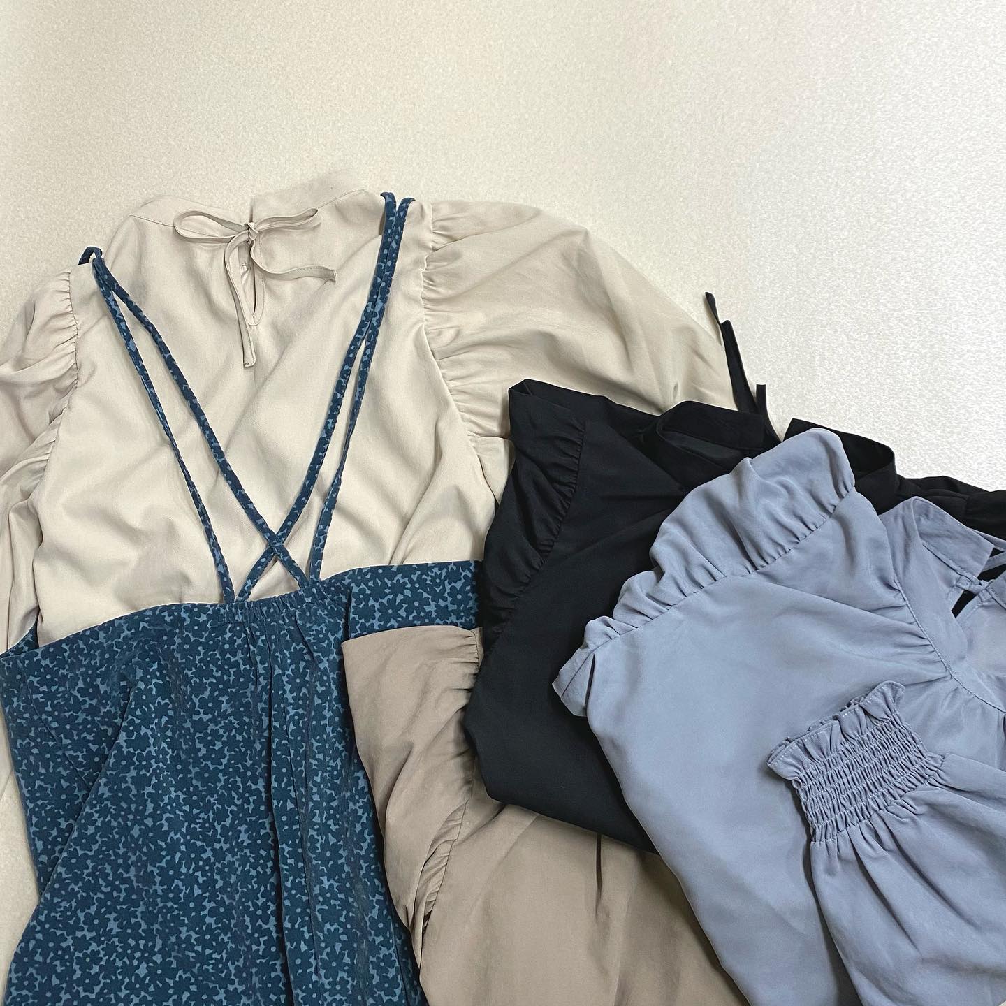 .【new arrival】﻿﻿?RU080023T001 肩ﾀｯｸ袖ﾎﾞﾘｭｰﾑSH▷¥2,500+tax﻿﻿(店舗今週入荷.オンライン近日入荷予定)∥color∥﻿ white / green / blue / brown　ｼﾝﾌﾟﾙに着合わせできるﾄﾚﾝﾄﾞをおさえたﾌﾞﾗｳｽﾊﾟﾜｼｮﾙﾃﾞｻﾞｲﾝだけどすっきり着れてｱｳﾀｰもらくらく着れる#retrogirl_ootd#レトロガール#レトロガールコーデ#トレンドファッション#プチプラコーデ#パワショル #パワショルブラウス#キャミワンピ #ブルーカラー