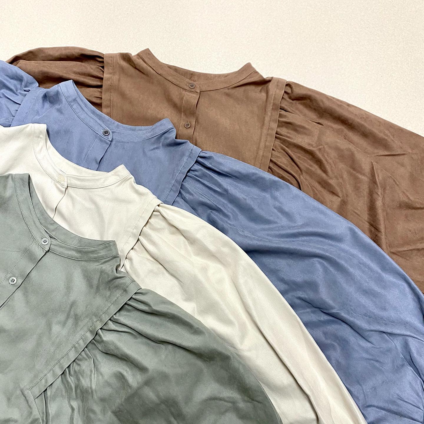 .【new arrival】?RU080023T001 肩ﾀｯｸ袖ﾎﾞﾘｭｰﾑｼｬﾂ▷¥2,750(税込) (店頭、オンライン入荷)∥color∥﻿ ivory / brown / green / blue前後2WAYで着られるﾌﾞﾗｳｽ着回しが効くのでstaffからも大好評！ﾁｭﾆｯｸ丈でﾐﾆ丈やﾊﾟﾝﾂとの相性good　　　　　　　　　　　　　　　　　　　　　　　　　　　　　　　　　　　　　　　　　　　　　　　　　　　　　　　　　　　　　　　　　　　　　　　　　　　　　　　　　　　　　　　　　　　　　　　　　　　　　　　　　　　　　　　　　　　　　　　　　　　　　　　　　　　　　　　　　　　　　　　　　　　　　　　　  #retrogirl_ootd#レトロガール#レトロガールコーデ#トレンドファッション#プチプラコーデ#チュニック #チュニックコーデ #2WAY #肩タックブラウス