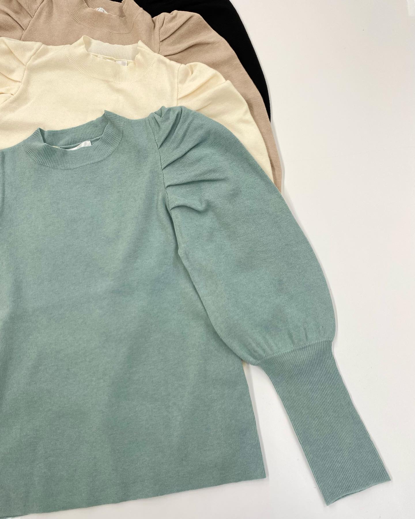 .【new arrival】?RP180012G001 ﾊﾟﾜｼｮﾙﾘﾌﾞﾆｯﾄ▷¥2,530(税込)(店舗入荷.オンライン近日入荷予定)∥color∥﻿ white / green / beige / blackﾄﾚﾝﾄﾞのﾊﾟﾜｼｮﾙﾃﾞｻﾞｲﾝ袖が長くなって春ｶﾗｰでご用意﻿#retrogirl_ootd#レトロガール#レトロガールコーデ#トレンドファッション#プチプラコーデ#パワショル #パワショルニット #春ニット #マーメイドスカート #レザーマーメイドスカート #春カラー #春コーデ #2021ssレトロガールアナザー・リブラ アリオ 西新井店 @retrogirl_arionishiarai @3iiiuuu8  もっちー　157㎝