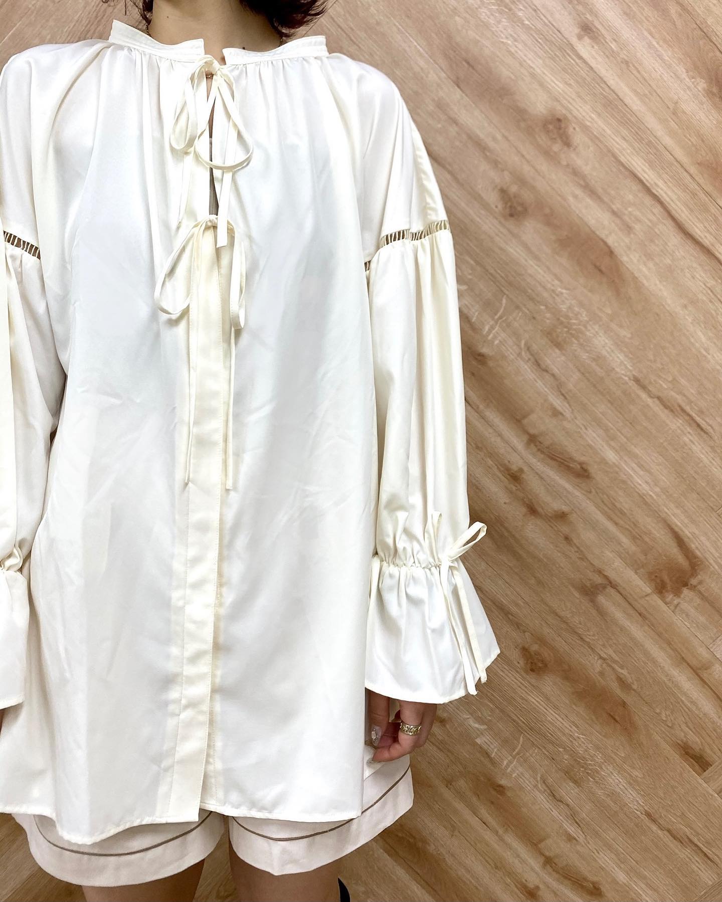 .【new color】﻿﻿﻿? RP132823G002　ﾊｼｺﾞﾚｰｽﾁｭﾆｯｸ▷¥3,850(税込)(店舗今週入荷.オンライン先行予約)﻿∥color∥﻿ white / beige / blue 今年らしいはしごﾚｰｽで前後のどちらでも着れる2WAYﾀｲﾌﾟｼｮｰﾄ丈と合わせてﾁｭﾆｯｸとしても、ｲﾝしても◎1/29ｲﾝｽﾀﾗｲﾌﾞ紹介中#retrogirl_ootd#レトロガール#レトロガールコーデ#トレンドファッション#プチプラコーデ#はしごレース #春ブラウス #チュニック #2way #リボンブラウス#春カラー #春コーデ #2021ss