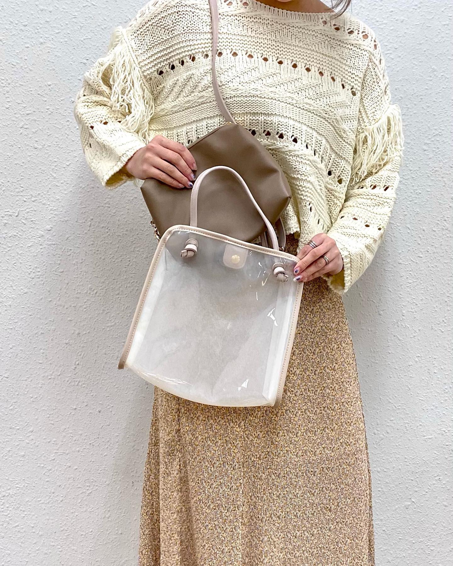 .【new arrival】﻿﻿﻿?RP142543B001　PVCﾉｯﾄｽｸｴｱ bag▷¥3,190(税込)(店舗今週入荷.オンライン近日入荷予定)﻿∥color∥﻿ white / black#retrogirl_ootd#レトロガール#レトロガールコーデ#トレンドファッション#プチプラコーデ#pvc #pvcバッグ #ポーチ付き #ポーチ付きバッグ