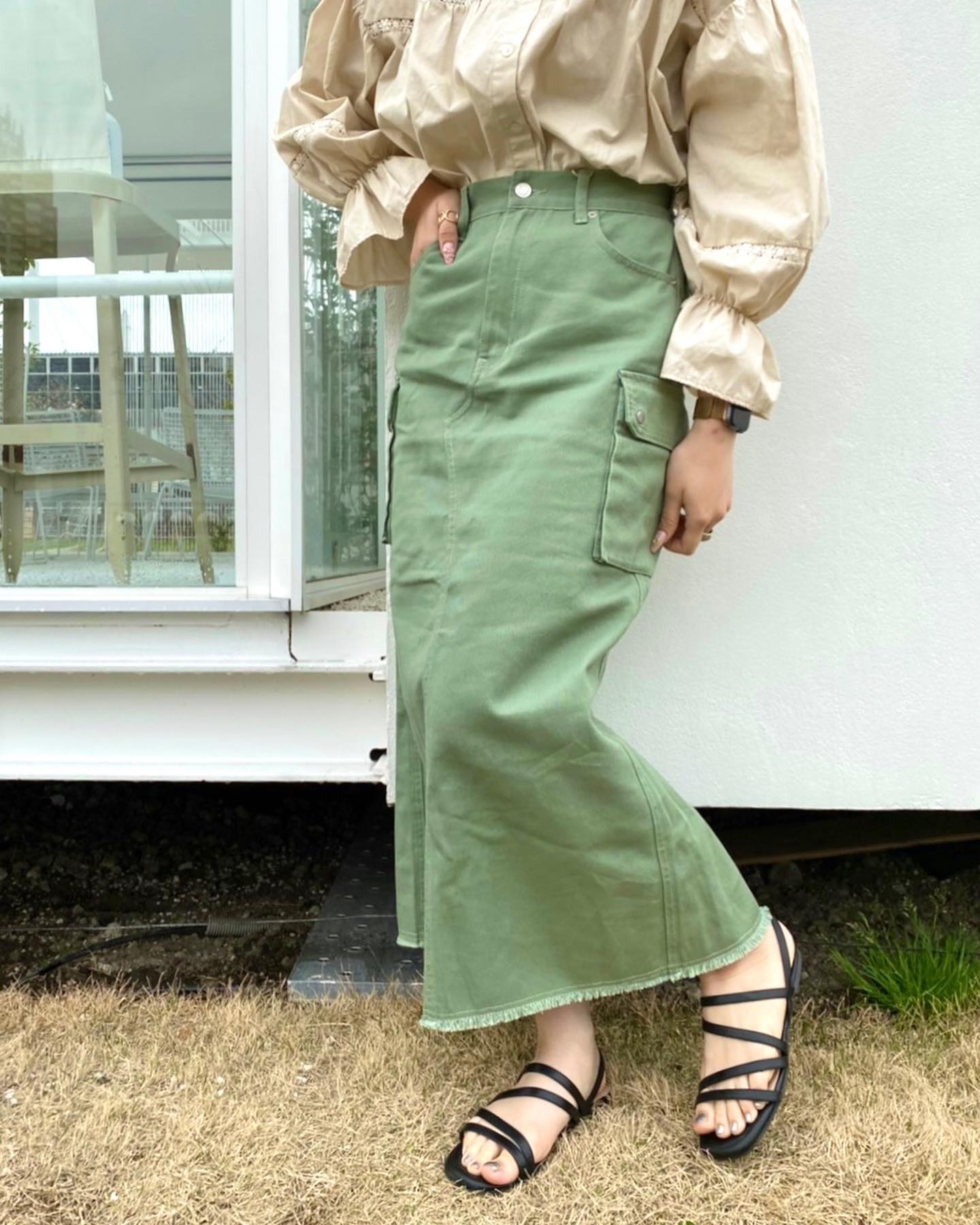 .【new arrival】﻿﻿﻿? RM134831T001ｶｰｺﾞﾎﾟｹ付きﾛﾝｸﾞｽｶｰﾄ¥3,190(税込)(店舗今週入荷.オンライン近日入荷) ﻿∥color∥﻿ white / green / black / denim今年らしいﾃﾞｻﾞｲﾝのｽｶｰﾄｻｲﾄﾞﾎﾟｹｯﾄと裾のﾌﾘﾝｼﾞがﾎﾟｲﾝﾄで後ろのｽﾘｯﾄが抜け感を演出してくれます#retrogirl_ootd#レトロガール#レトロガールコーデ#トレンドファッション#プチプラコーデ#カーゴ #カーゴポケット #ロングスカート  #裾フリンジ#カジュアルコーデ #サファリコーデ #アースカラー #アースカラーコーデ #サンダル #ぺたんこサンダル