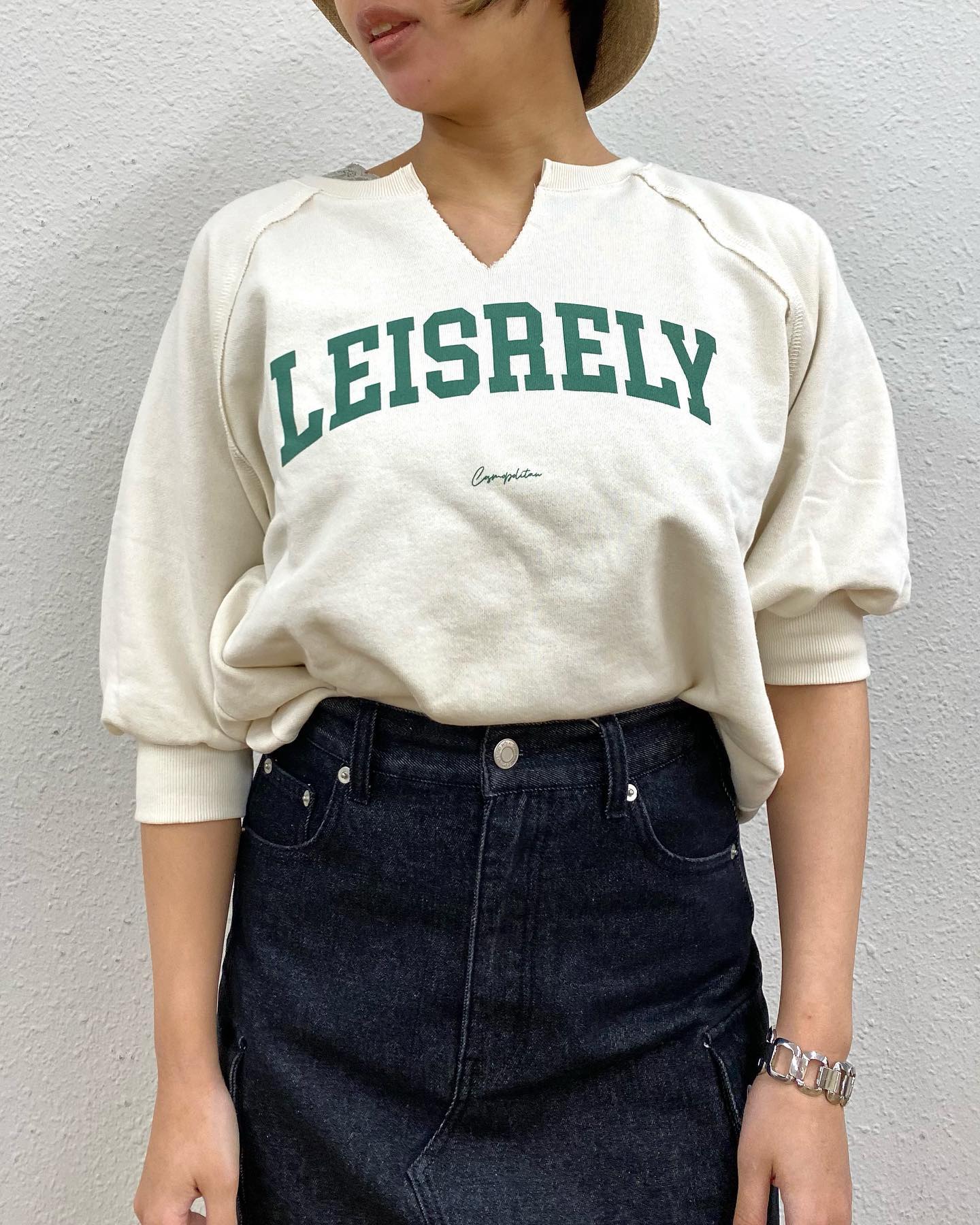 .【New arrival】?﻿ RM154011B002ﾛｺﾞｼｮｰﾄﾄﾚｰﾅｰ(店舗今週入荷.オンライン近日入荷予定) ▷¥2,090(税込)∥color∥﻿white / grey / blueﾄﾚﾝﾄﾞのﾋﾞｯｸﾛｺﾞに夏まで着られる5分袖Verが登場しました裾の切りっぱなしのﾃﾞｻﾞｲﾝもかわいいﾎﾟｲﾝﾄ#retrogirl_ootd#レトロガール#レトロガールコーデ#トレンドファッション#プチプラコーデ#プリントトレーナー #ロゴトレーナー #bigロゴ #ロゴデザイン #スキッパー #切りっぱなし #カジュアルコーデ #お出かけスタイル #デニムスカート#夏カラー #夏コーデ #2021ss