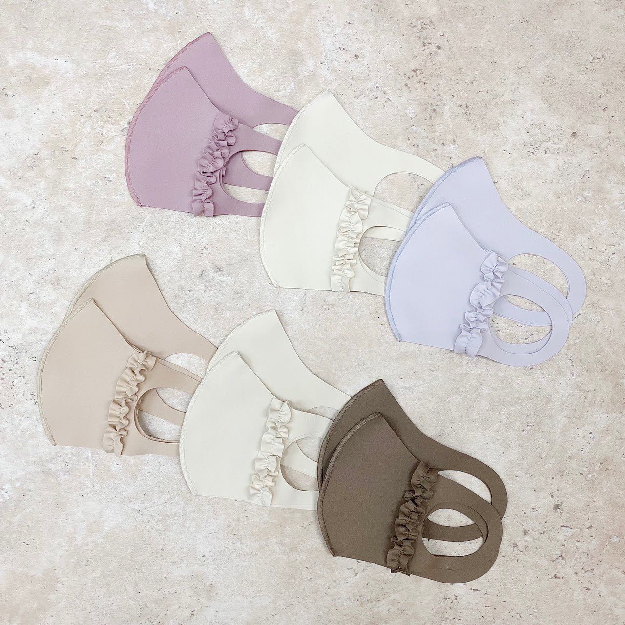 【EC限定アイテム】  予約販売スタート /?CA156541B013　6枚SETｶﾗｰﾏｽｸ　¥2,200(税込)お洋服を選ばないシンプルなデザイン #ウレタンマスク と、お顔周りが一気に華やかになる #フリルマスク 6枚セットで ¥2,200(税込) とお得パーソナルカラーに馴染みやすいニュアンスカラーな色展開をご用意しました！▽マルチA #イエベライトベージュ、モカブラウン、ベージュのSET血色感があり、ベージュや温かみのあるカラーや、ゴールドのアクセサリーが似合う「イエローベース」の方におすすめ♪▽マルチB #ブルベライトベージュ、グレー、ピンクのSET鮮やかで青みのあるカラーや、シルバーのアクセサリーが似合う「ブルーベース」の方におすすめ♪▽店舗での販売について▽4/16(FRI)～　店頭販売開始予定??CA156541B014　ｶﾗｰﾏｽｸ１枚入り ¥550(税込)?CA156541B015　ﾌﾘﾙﾏｽｸ1枚入り　¥550(税込)※取扱店舗等詳細は、直接店舗までお問合せ下さい。#retrogirl_ootd#レトロガール#レトロガールコーデ#トレンドファッション#プチプラコーデ#エムズエキサイト @emsexcite #カシータ @casita_official #マスク#イエベ春 #イエベ秋 #ブルベ夏 #ブルベ冬