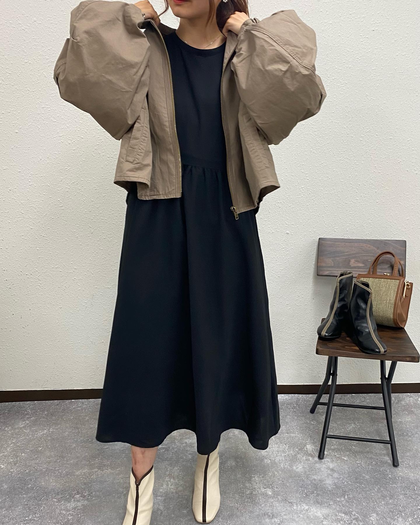 【New arrival】? RF156922B001  ﾎﾞﾘｭｰﾑｽﾘｰﾌﾞﾜﾝﾋﾟ▷¥4,290(税込)(店舗入荷中.オンライン予約受付中) ∥color∥ brown / yellow / orange / blackｵﾝﾗｲﾝ予約でも大人気の袖ﾎﾞﾘｭｰﾑﾜﾝﾋﾟｶｼﾞｭｱﾙなｱｳﾀｰと合わせても付け襟をつけてｶﾞｰﾘｰに着こなすのも◎#retrogirl_ootd#レトロガール#レトロガールコーデ#トレンドファッション#プチプラコーデ#秋カラー #秋コーデ #2021aw#ロングワンピ　#柄ワンピ　#袖ボリューム　#カーディガン