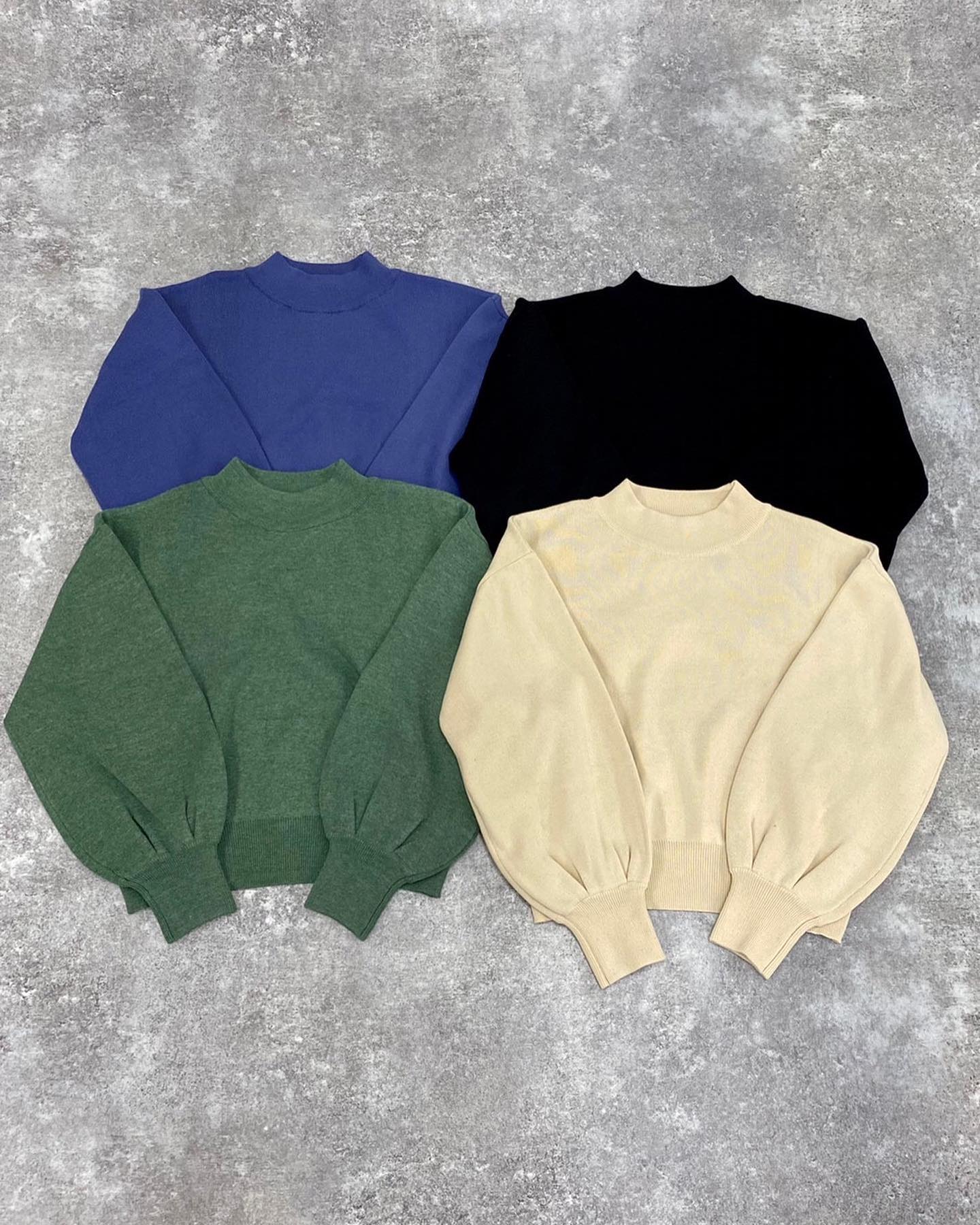 【New arrival】? RW156412T003 ﾊｲﾈｯｸ袖ﾎﾞﾘｭｰﾑﾆｯﾄ▷¥3,190(税込)(店舗入荷中.オンライン予約受付中) ∥color∥white / blue / green /  black#retrogirl_ootd#レトロガール#レトロガールコーデ#トレンドファッション#プチプラコーデ#秋カラー #秋コーデ #2021awfsfair #2021aw #ニット　#ニットコーデ　#ハイネックニット