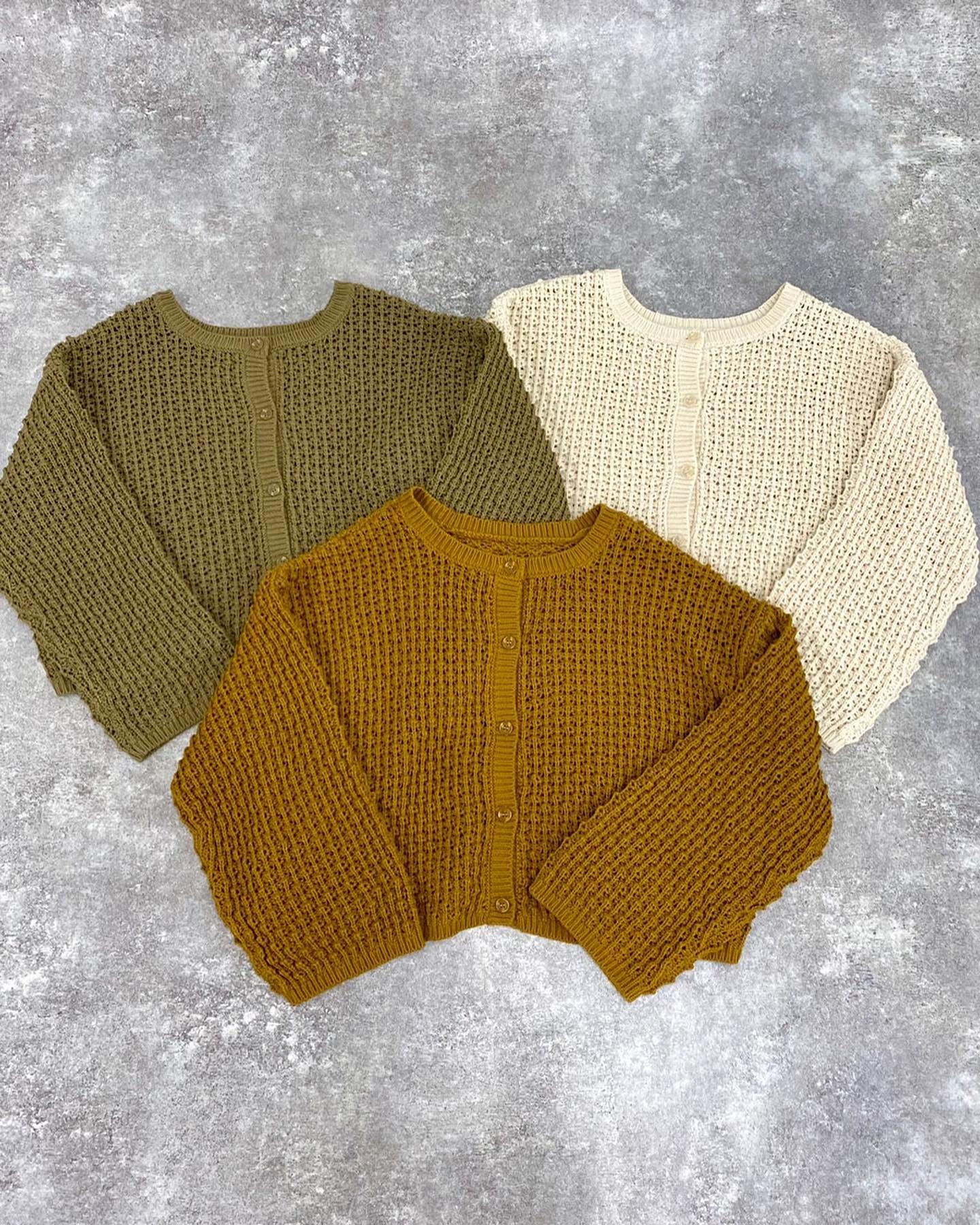 【New arrival】? RW156412B001 ﾎﾟｺﾎﾟｺｼｮｰﾄｶｰﾃﾞ▷¥3,190(税込)(入荷中.オンライン近日入荷) ∥color∥white / yellow / green#retrogirl_ootd#レトロガール#レトロガールコーデ#トレンドファッション#プチプラコーデ#秋カラー #秋コーデ #2021awfsfair #2021aw #カーディガン