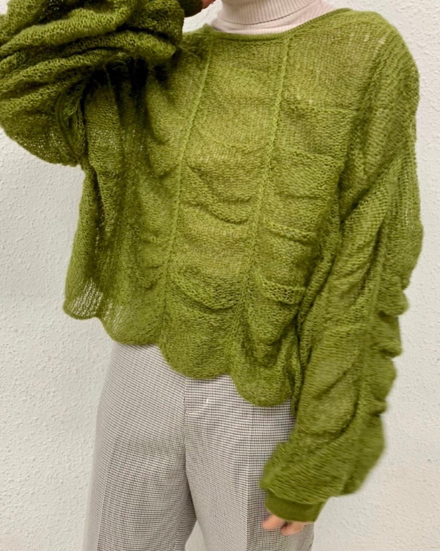 【New arrival】? RW156412B002 ｼｬｰﾘﾝｸﾞﾆｯﾄ▷¥3,190(税込)(店舗入荷中.オンライン近日入荷) ∥color∥white / green /  black#retrogirl_ootd#レトロガール#レトロガールコーデ#トレンドファッション#プチプラコーデ#秋カラー #秋コーデ #2021awfsfair #2021aw #ニット　#ニットコーデ　#ニット　#シャーリングニット #タートルネック