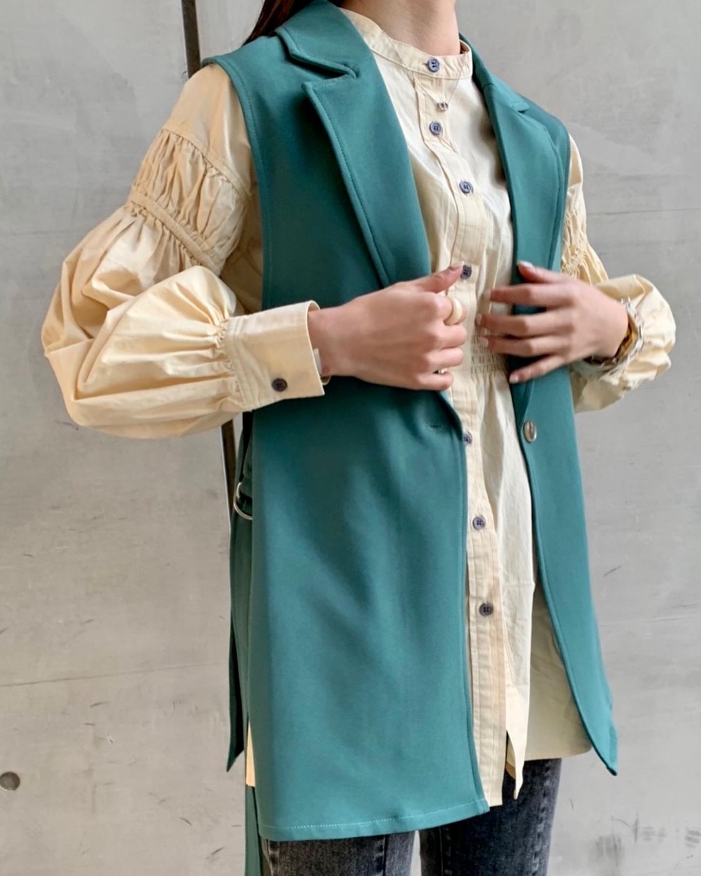 【New arrival】? RP234821S001ｻｲﾄﾞDｶﾝﾍﾞｽﾄ▷¥3,750(税込)(店舗入荷中.ｵﾝﾗｲﾝ近日入荷)∥color∥white / green / black#retrogirl_ootd#レトロガール#レトロガールコーデ#トレンドファッション#プチプラコーデ #春カラー　#春コーデ　#ベスト#ベストコーデ